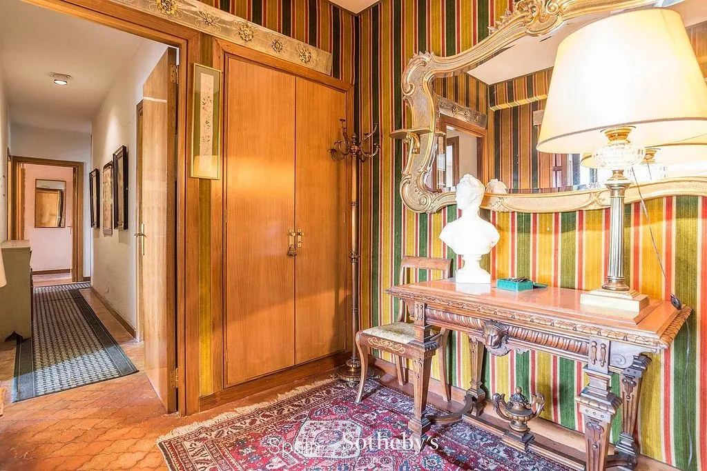 hallway_entrance