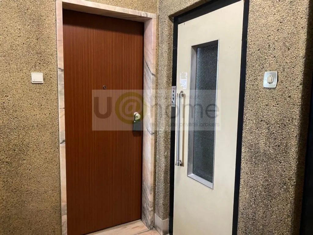 Entrée - Luxury Apartment with Balcony in Lisbon