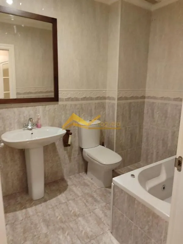 Vannitoad - Apartment with Balcony in Linares Centre