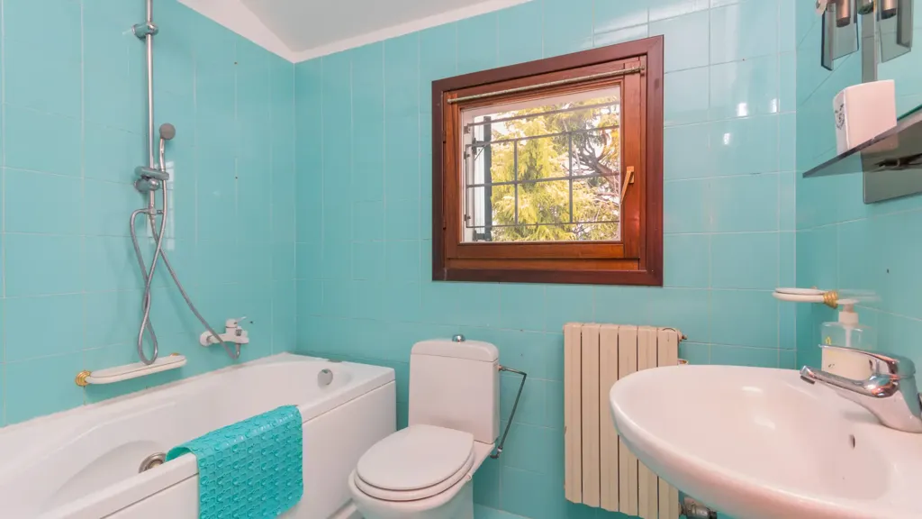 Salles de bain - Two-Level Apartment with Garage in Spresiano