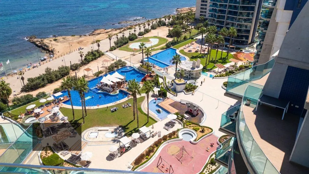 Piscine - Luxury Penthouse with Sea View in Punta Prima