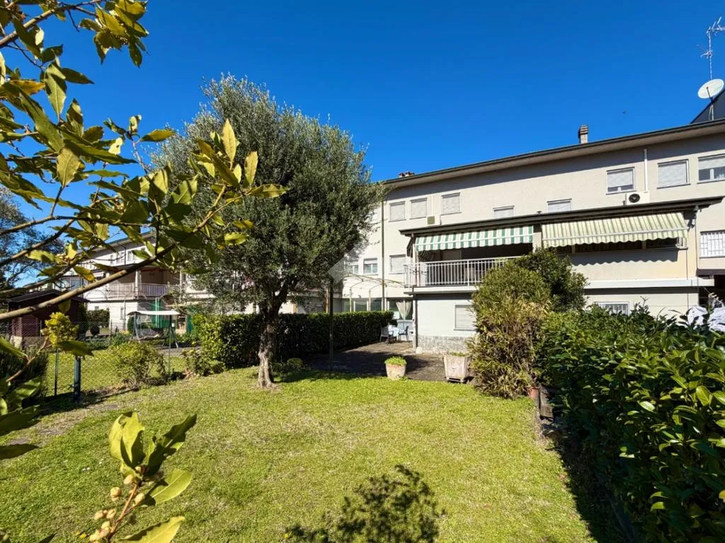 Giardino - Terraced Villa with Garden in Broni