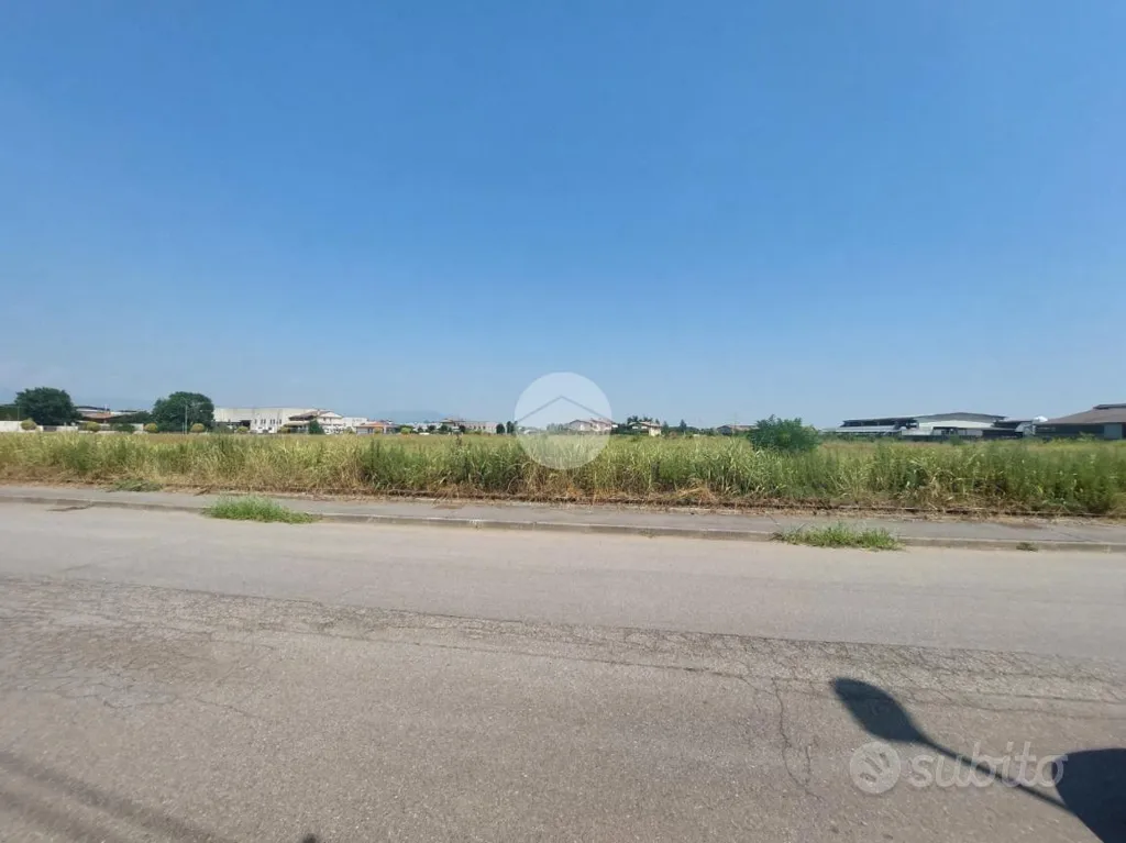 Jardin - Industrial Plot with Parking in Travagliato