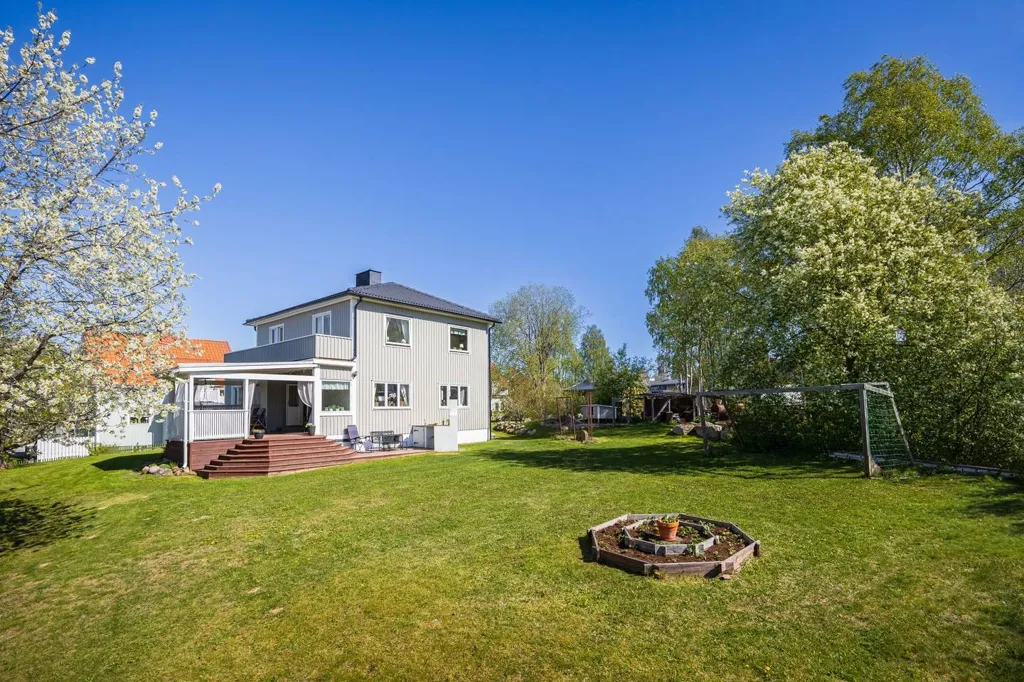 6-toaline maja asukohas Sandvikens kommun