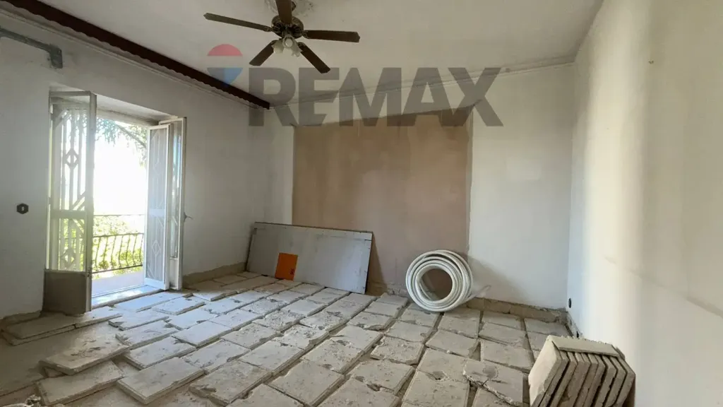 Stanze - Three-Bedroom Apartment with Balcony in Modugno