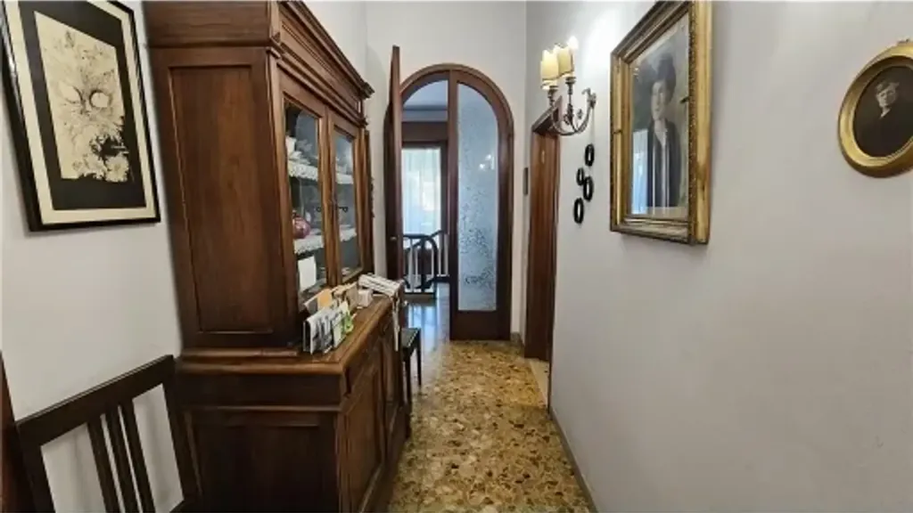 Esik - Triplex Villa with Garden in Empoli