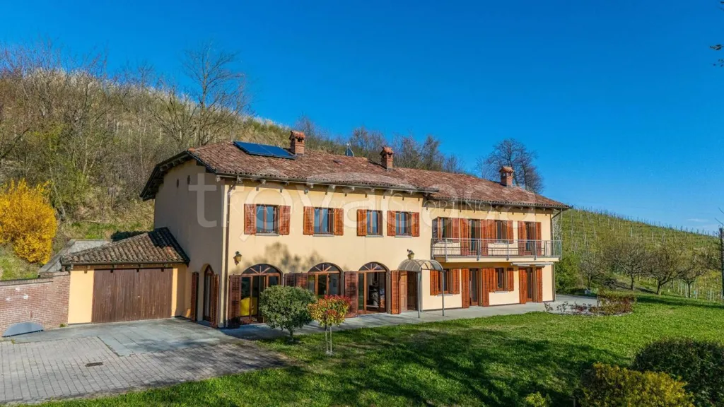 Välivaade - Casale with Vigneto in Mango, Langhe