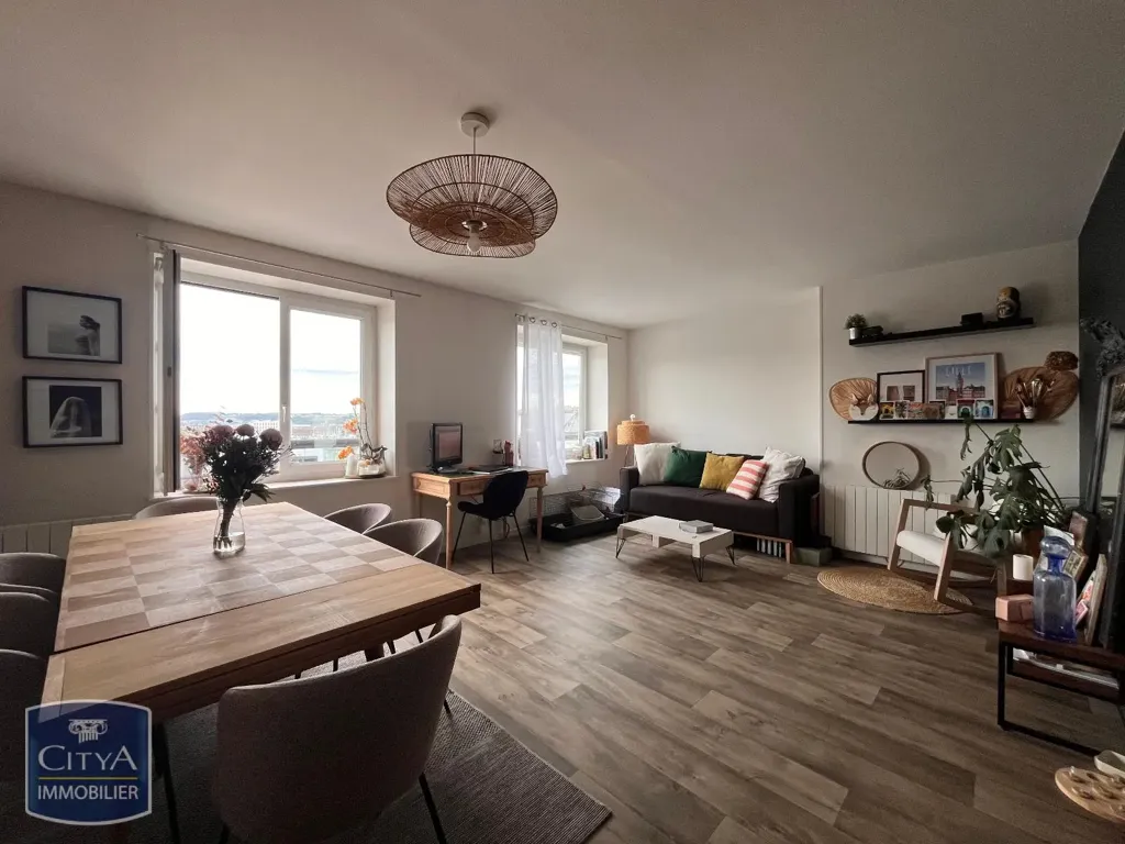 Salle à manger - Appartement T2 Lumineux au 5ème Étage à Dieppe