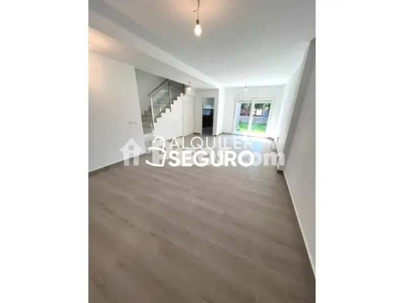 Séjour - Semi-New Chalet with Patio in Illescas