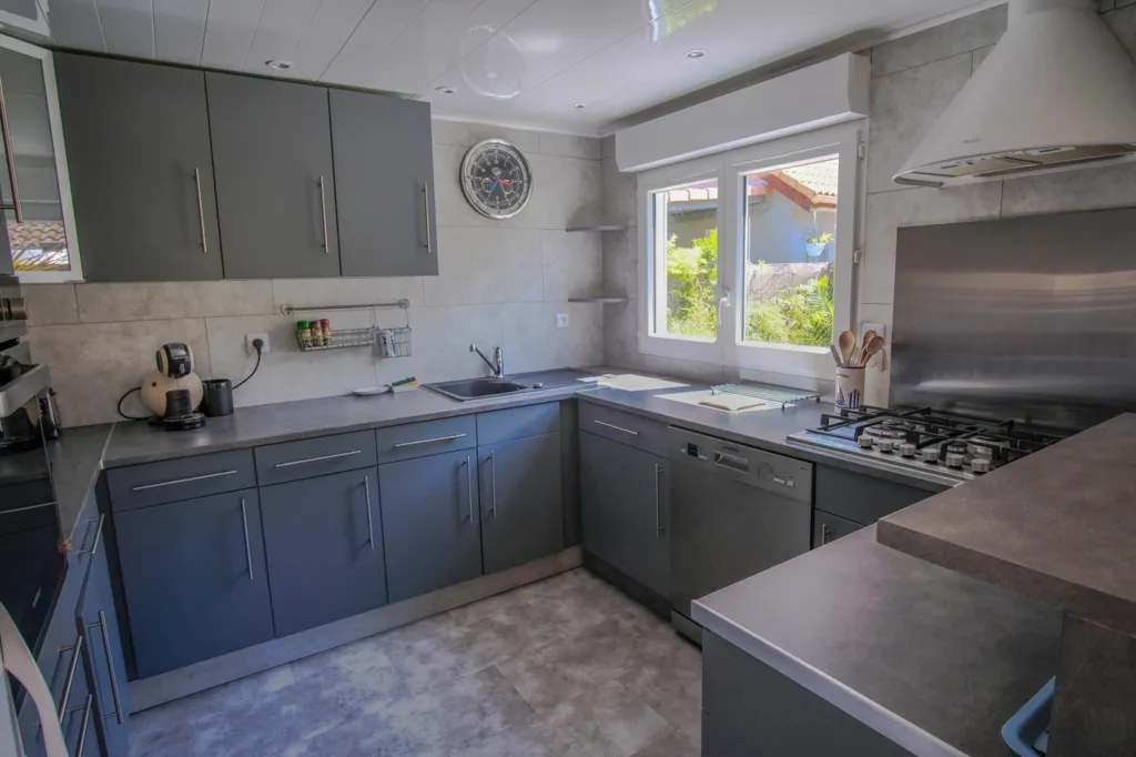 Cuisine - Maison Rénovée dans Parc de Loisirs à Gujan-Mestras