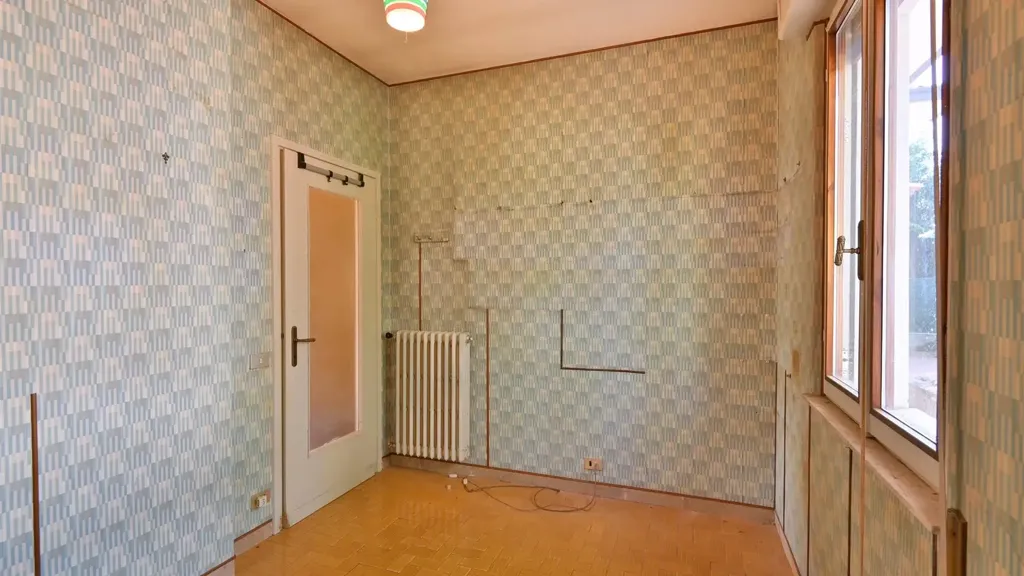 Pièces - Spacious Villa for Renovation in Salò