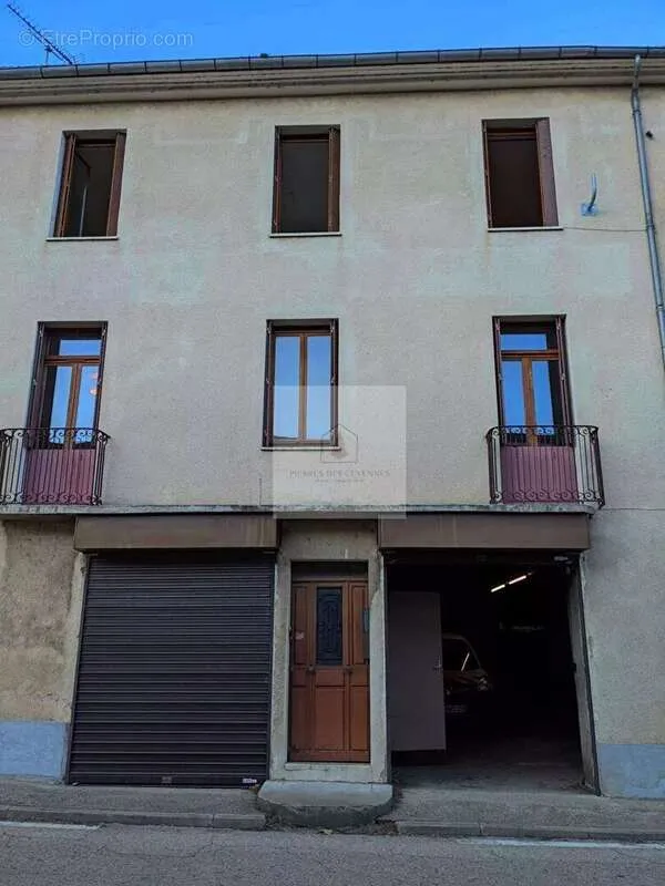 Extérieur - Immeuble avec 2 Appartements et Garages au Collet de Dèze