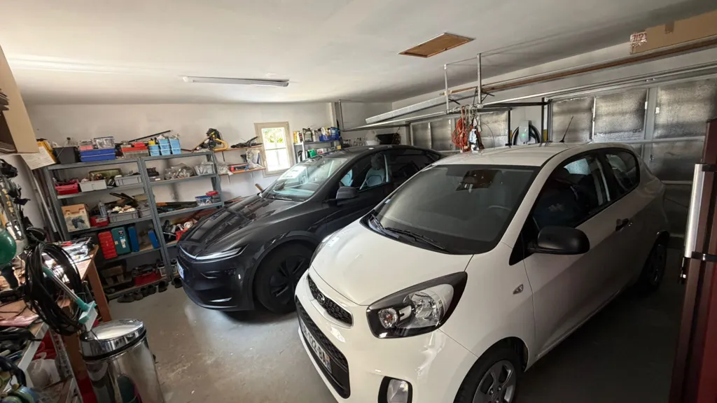 Garage - Maison contemporaine avec piscine au Sud-Ouest de Bergerac