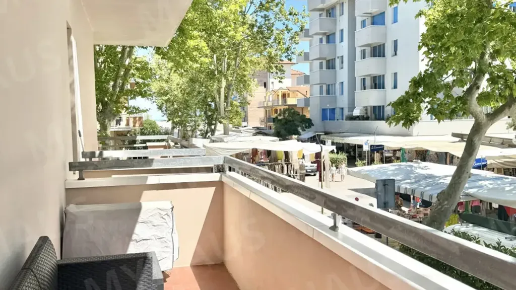 Rõdu - Seafront Bilocale with Terrace in Cesenatico