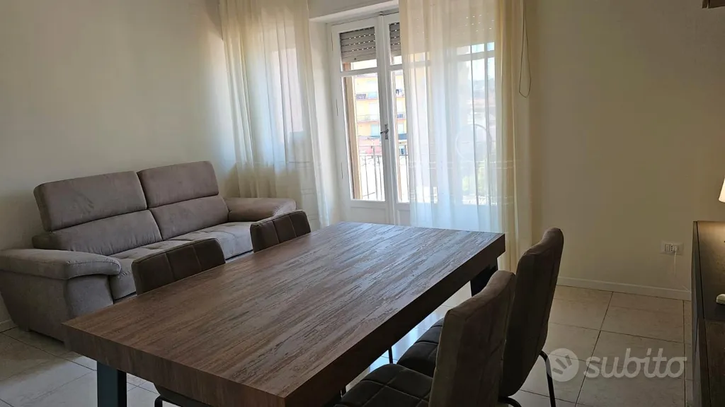 Salle à manger - Modernised Apartment with City View in Ognina