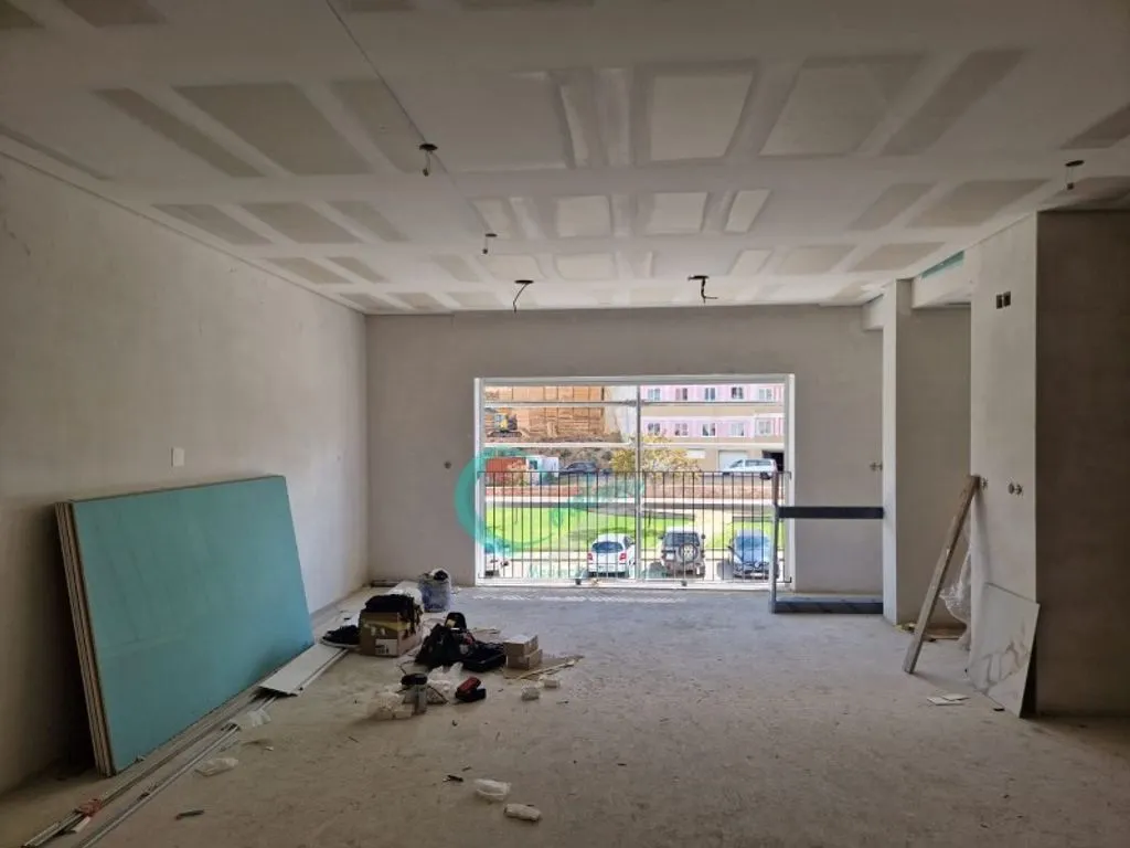 Pièces - 3-Bedroom Apartment with Balcony in Corroios