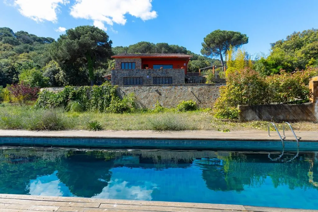 Bassein - Detached House with Pool in Vallromanes