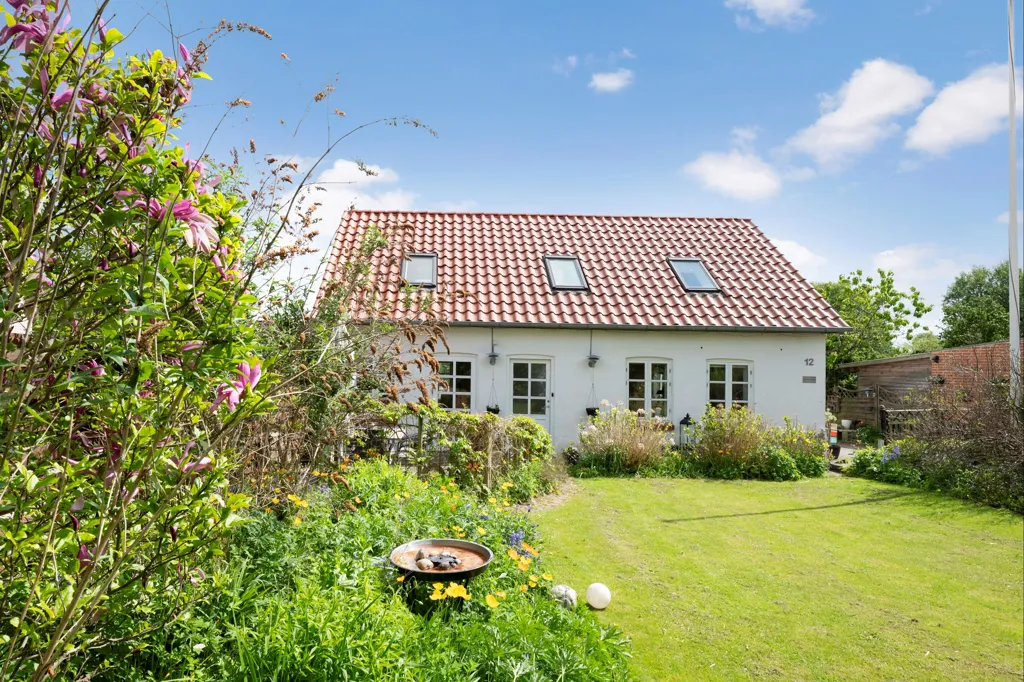 Aed - Victorian Villa with Garden in Kjellerup