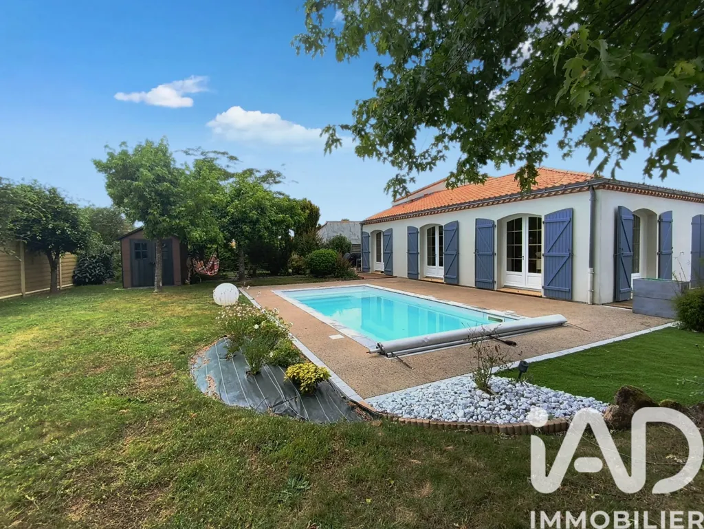 Pool - Detached House with Pool in Essarts-en-Bocage