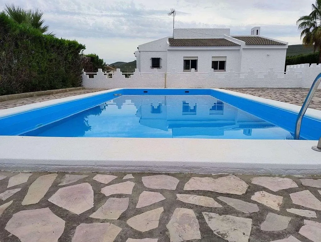 Piscine - Chalet with Pool and Terrace in Turís