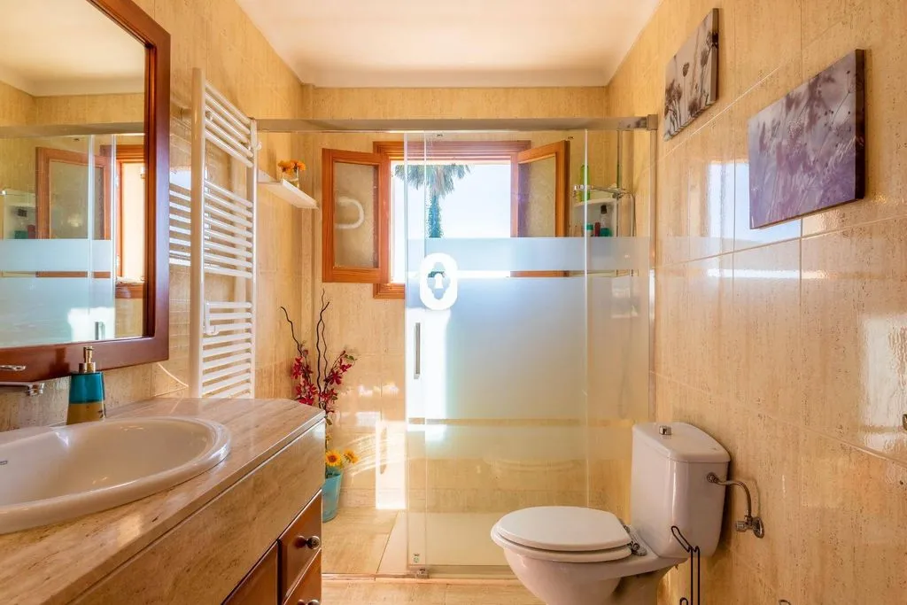 Salles de bain - Semi-Detached Villa with Pool in Playas de Muro