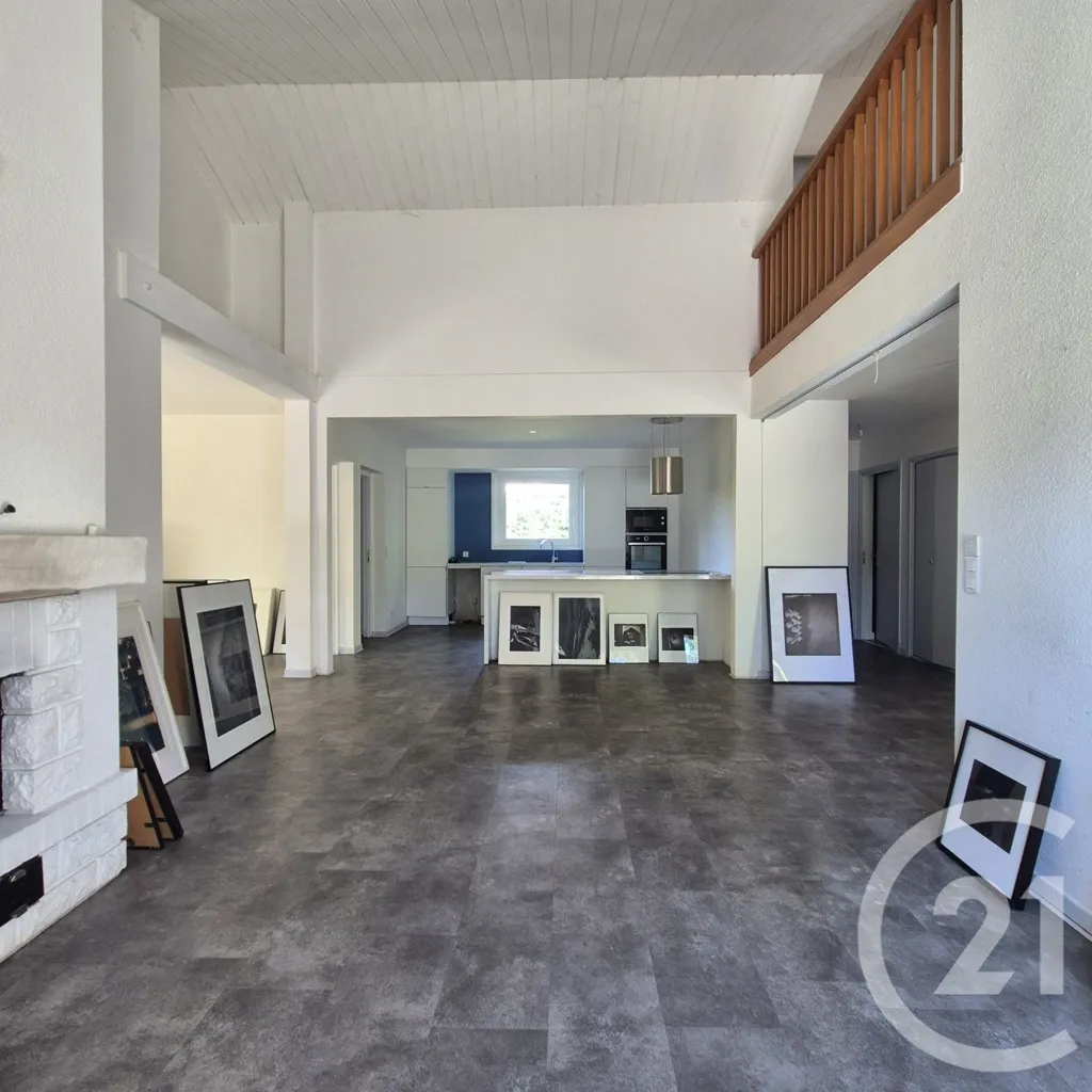 Elutuba - Architectural House with Garden in Roanne