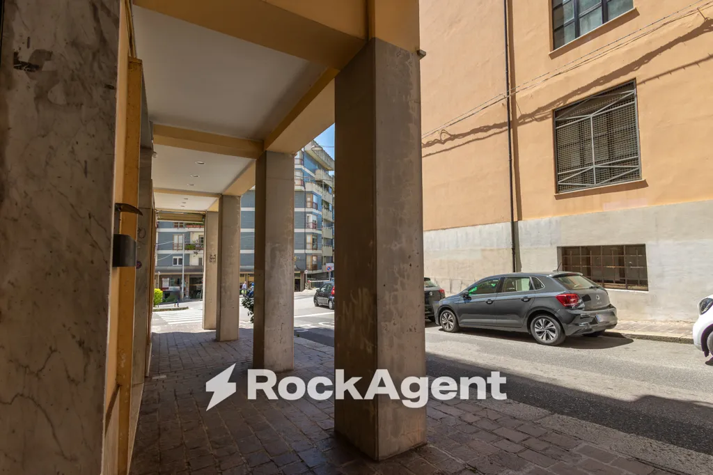 Garage - Commercial Property with High Visibility in San Leonardo