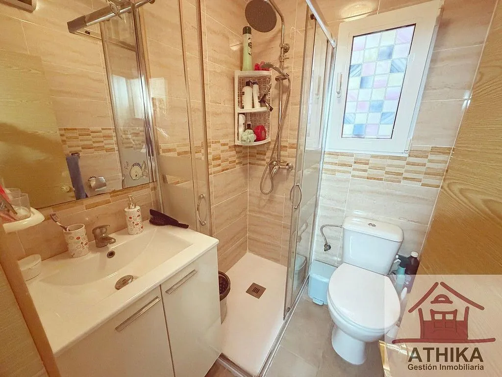 Salles de bain - 3-Bedroom Flat with Air Conditioning in Manises