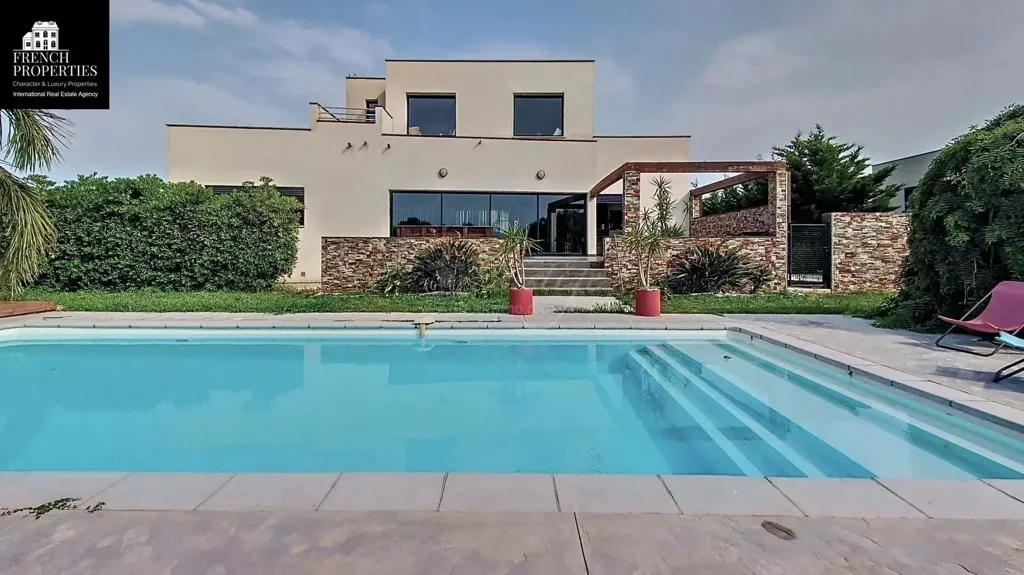 Piscine - Villa d'Architecte avec Piscine à Perpignan