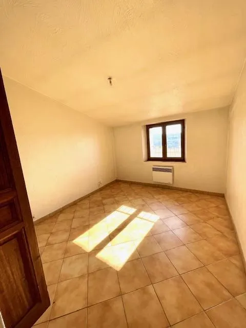 Pièces - Duplex en Maison de Village avec Vue Mer à Gattières