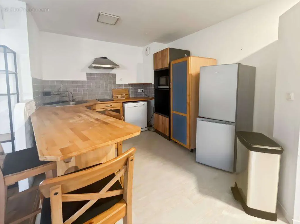 Köök - Secure 2-Bed Flat with Terrace in Residency