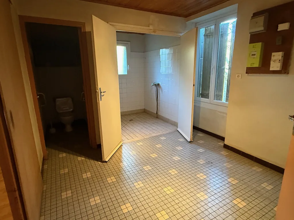 Salles de bain - Maison en Pierre avec Grand Terrain à Gavaudun