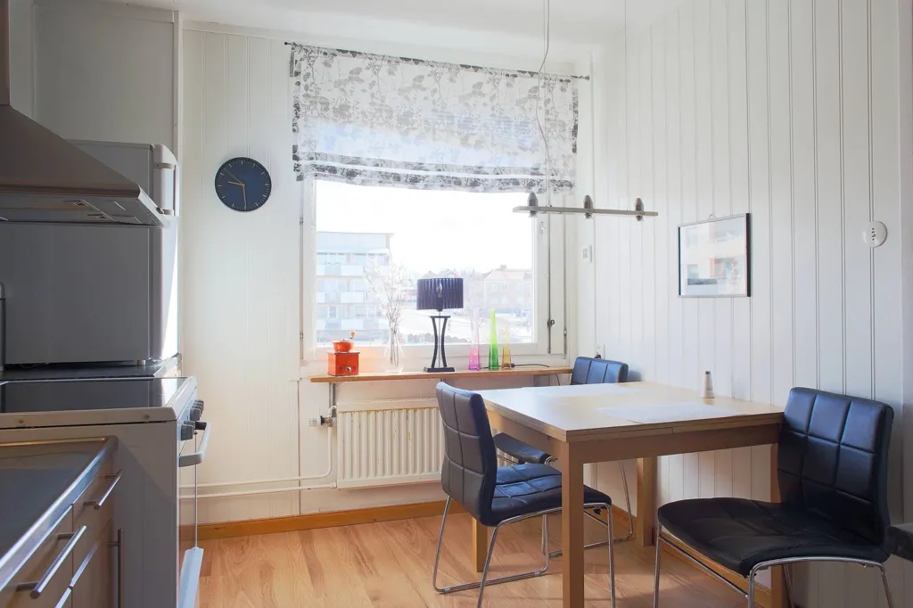 Söögituba - Apartment with West-Facing Balcony in Kiruna