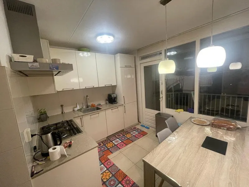 Köök - 4-Bedroom Apartment with Balcony in Amsterdam