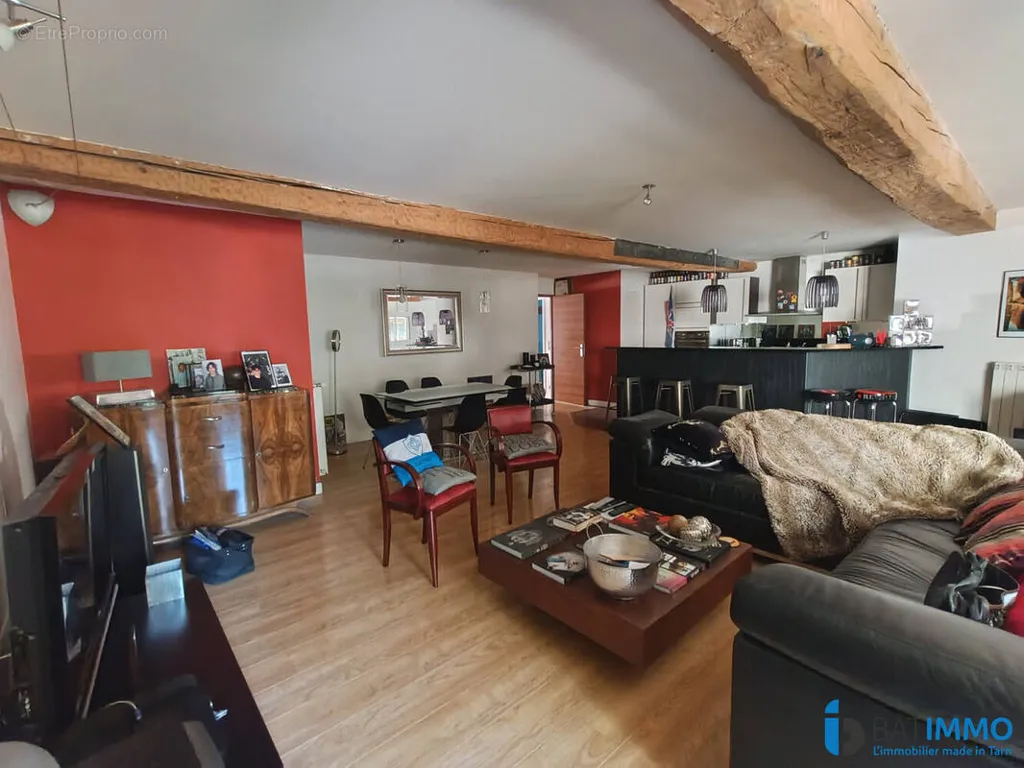 Characterful Apartment with Parking in Castres