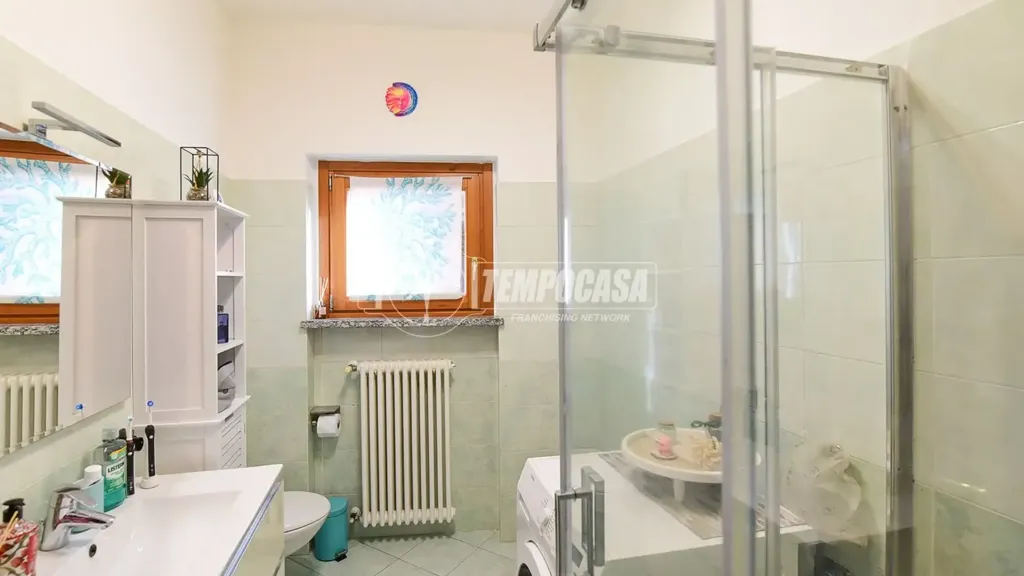 Bathrooms - Bilocale with Garden and Box in Cantù