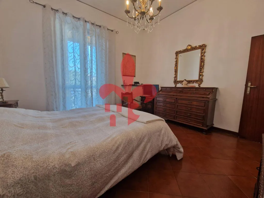 Chambres - 5-Room Apartment with Balcony in Florence