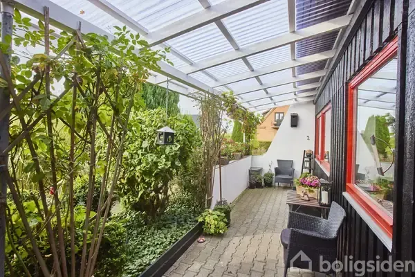 Terrass - Well-Maintained Villa with Carport in Viborg
