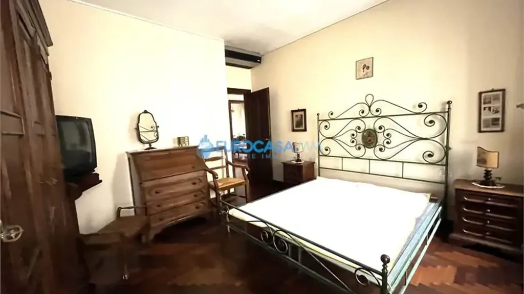 Bedrooms - Villa with Private Garden in Rolo Historic Centre