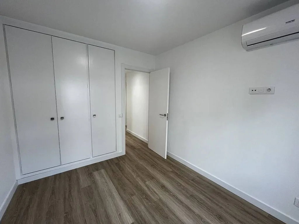 Rooms - 1-Bedroom Flat with Balcony in Girona Centre