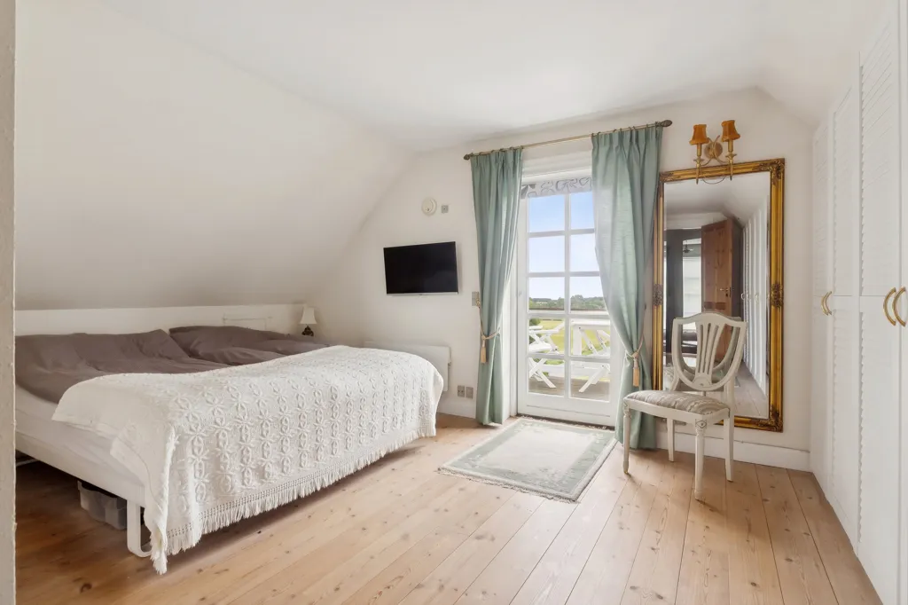 Bedrooms - 1912 Villa with Water View in Kalundborg