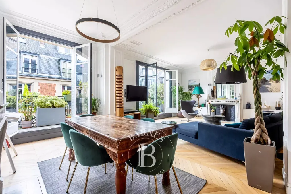 Séjour - Appartement Haussmannien avec Balcon Filant à Paris 8ème