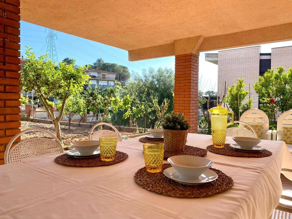 Terrasse - Luxury House with Four-Winds Design in Castellbisbal