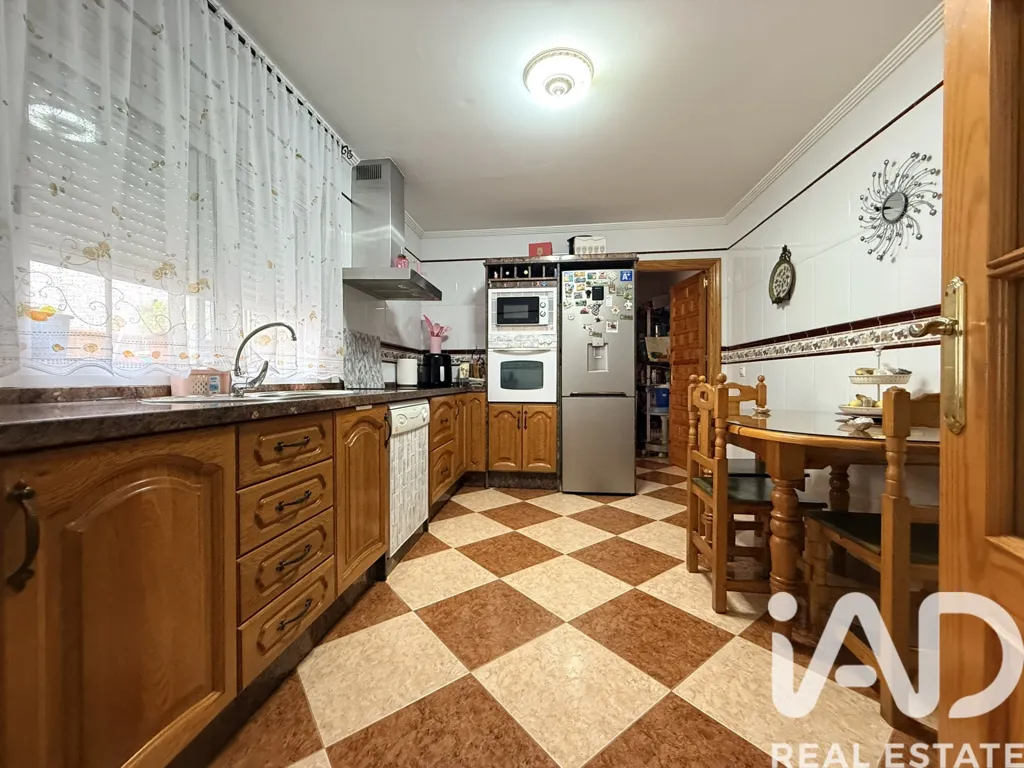 Cuisine - Spacious Adjoined House with Terrace in Isla Chica