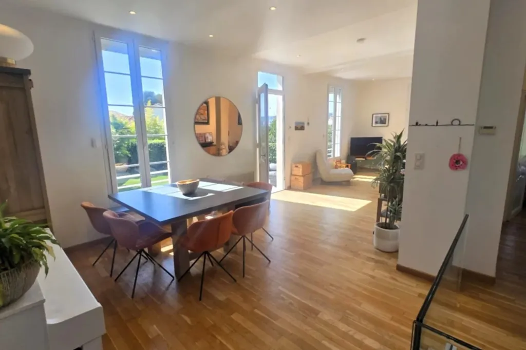 Söögituba - 1930s Villa with Garden in Nice