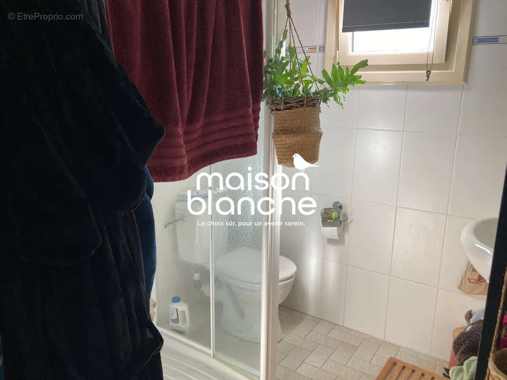 Salles de bain - Maison avec Jardin à Nanteuil
