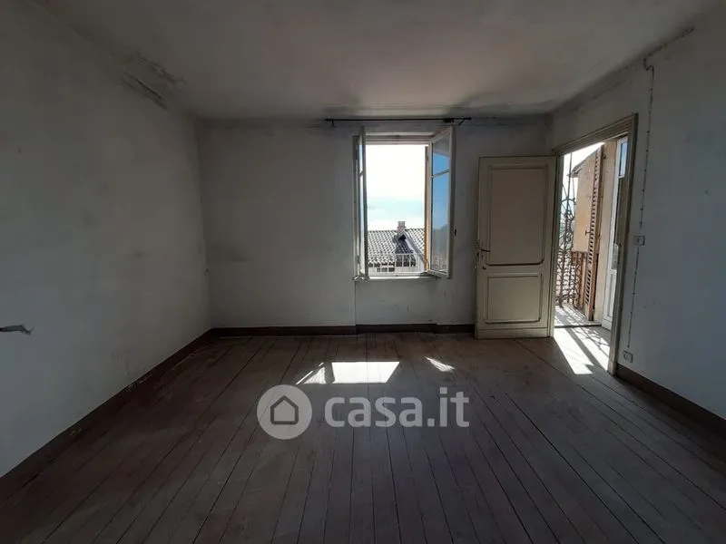 Toad - Terraced House for Renovation in Pettinengo