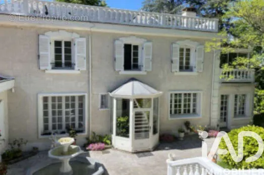 Esterno - Historic Hotel with Spa in Aubin