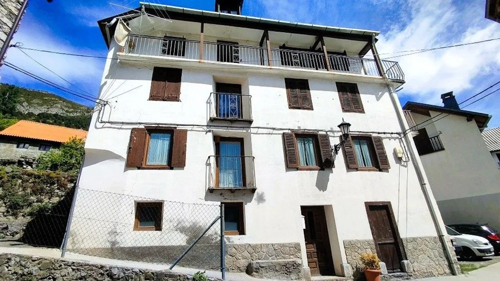 Välivaade - Spacious House with Mountain Views in Sin
