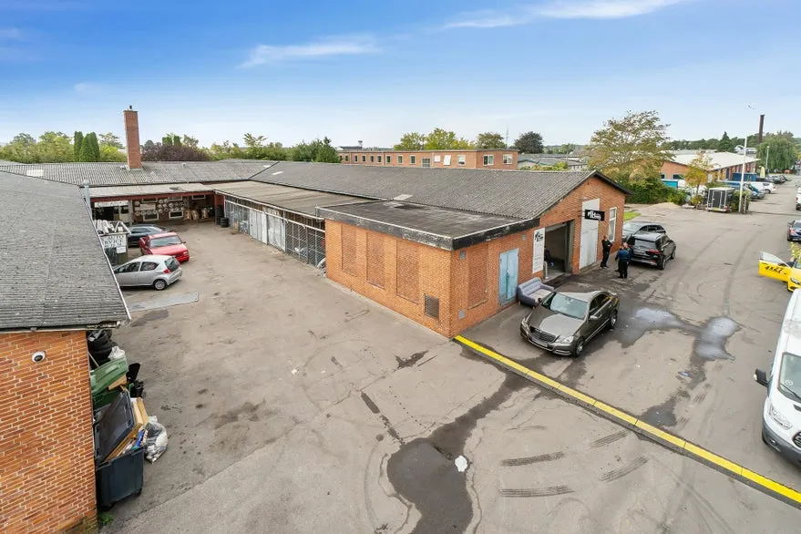 Garage - Commercial Property with Development Potential in Rødovre